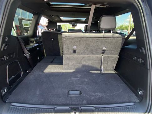 Used 2024 Jeep Wagoneer Series II AWD/4WD image 28