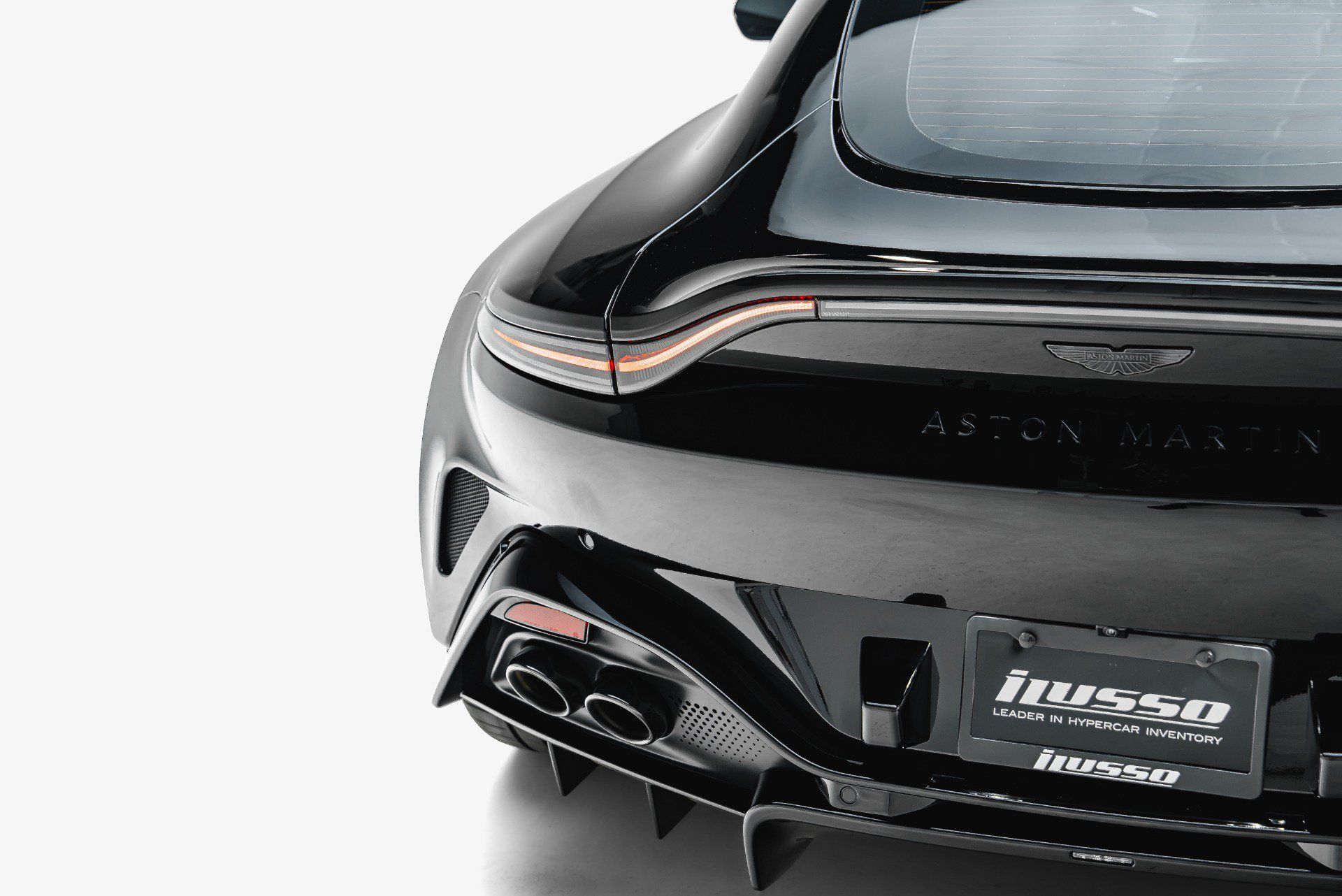 Used 2025 Aston Martin V8 Vantage Coupe RWD image 27