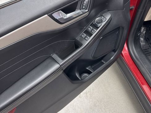 Used 2021 Ford Escape SEL image 12