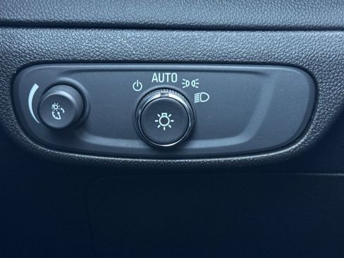 Certified 2023 Chevrolet Bolt EUV LT w/ Comfort Package FWD image 31
