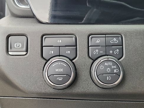 Used 2025 Chevrolet Silverado 2500 LT w/ Safety Package image 24