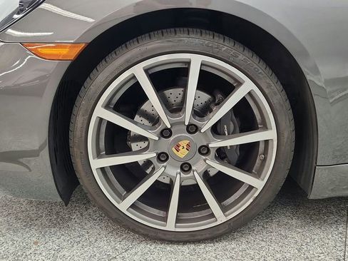 Used 2017 Porsche 718 Boxster RWD image 19