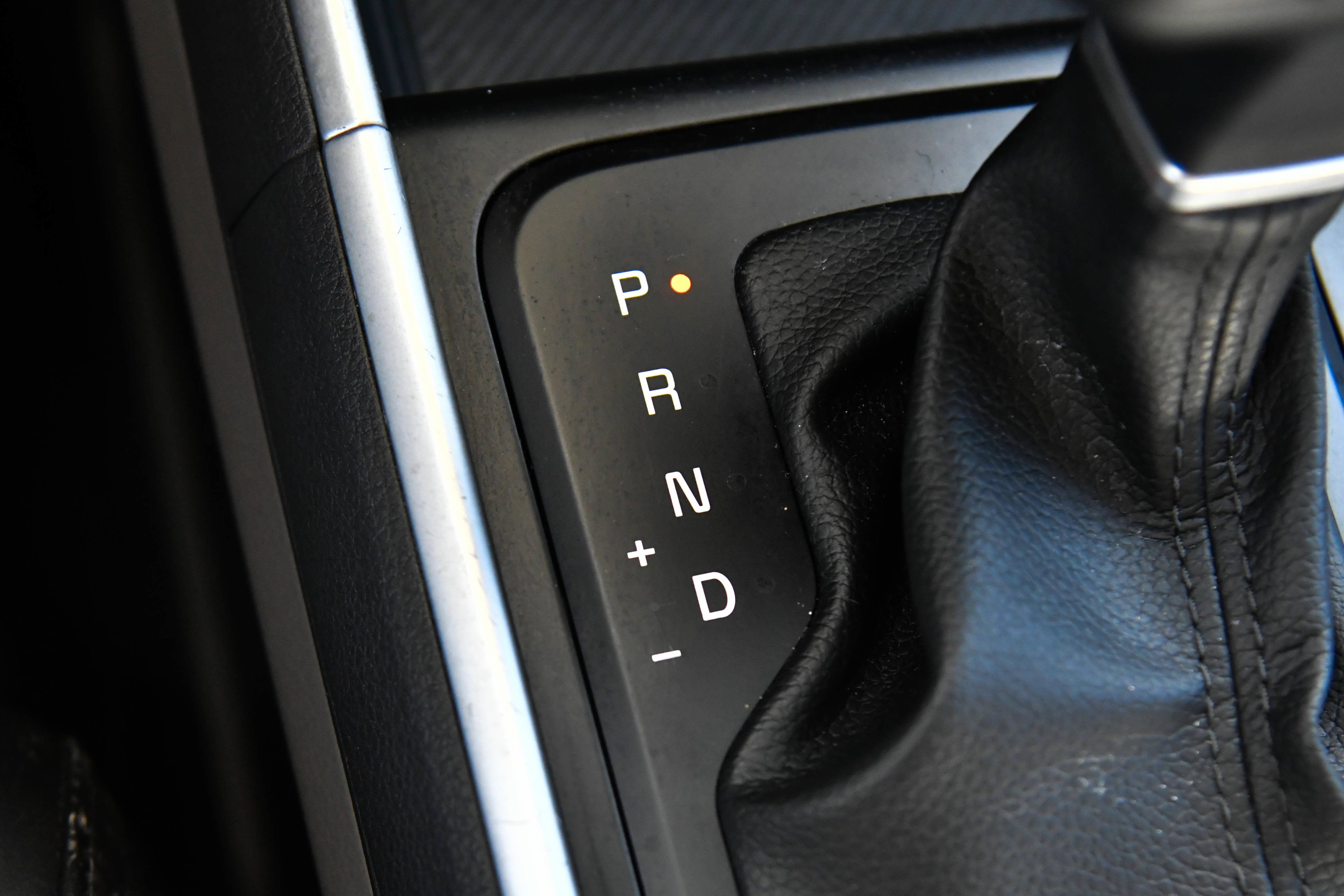 Used 2025 Kia Carnival FWD image 28