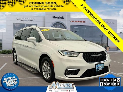 Used 2021 Chrysler Pacifica Touring-L FWD image 1