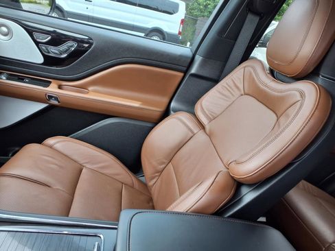 Used 2022 Lincoln Aviator Reserve w/ Equipment Group 201A image 22