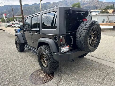 Used 2018 Jeep Wrangler Unlimited Sport AWD/4WD image 4
