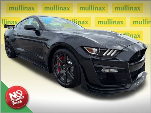 Used 2022 Ford Mustang Shelby GT500 w/ Carbon Fiber Track Pack image 1