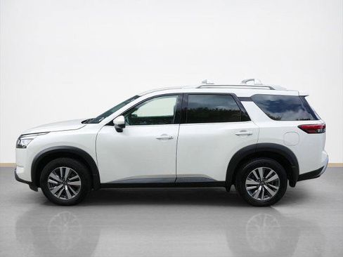 Certified 2023 Nissan Pathfinder SL w/ Black Appearance Package AWD/4WD image 6