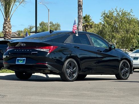 Used 2023 Hyundai Elantra Blue FWD image 4