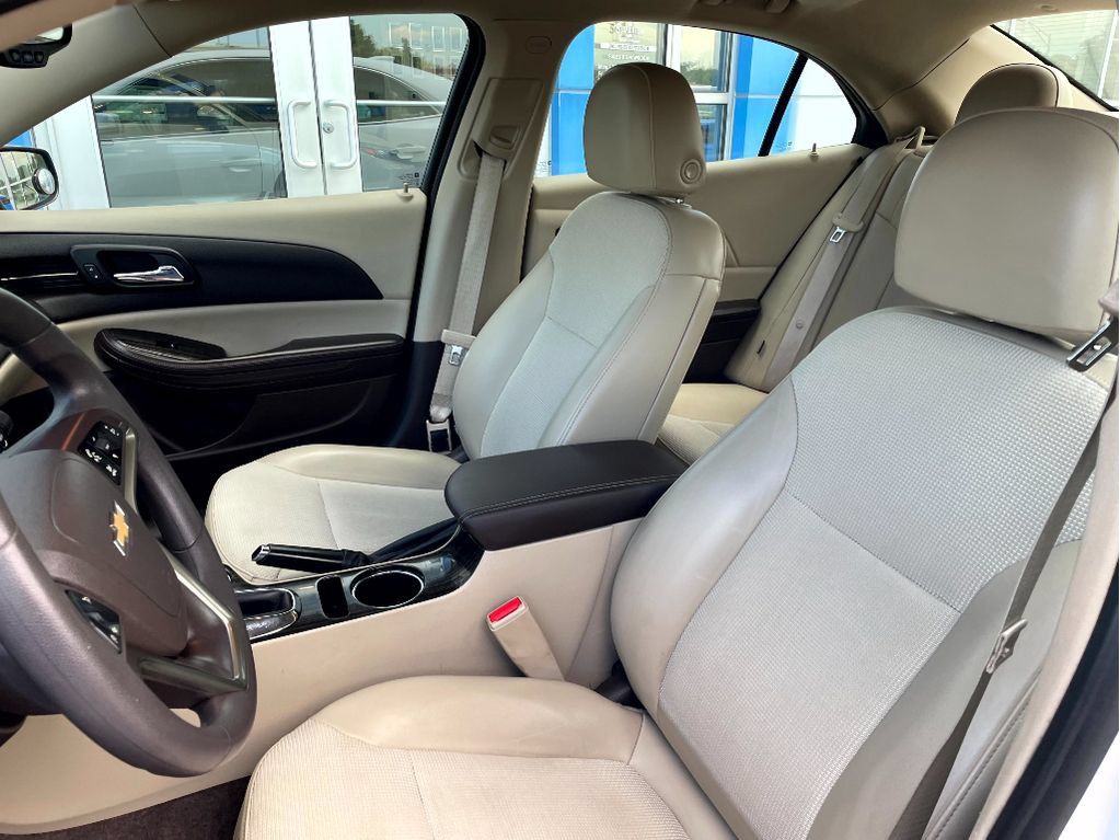 Used 2016 Chevrolet Malibu LT FWD image 11