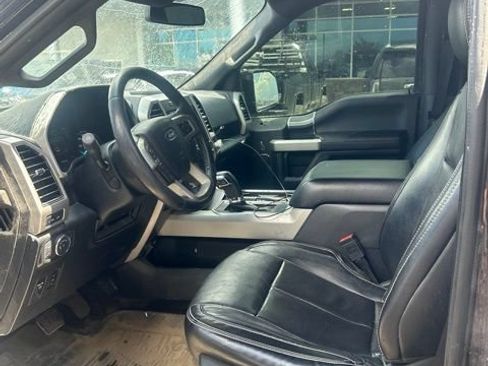 Used 2019 Ford F150 Lariat w/ Equipment Group 502A Luxury AWD/4WD image 4