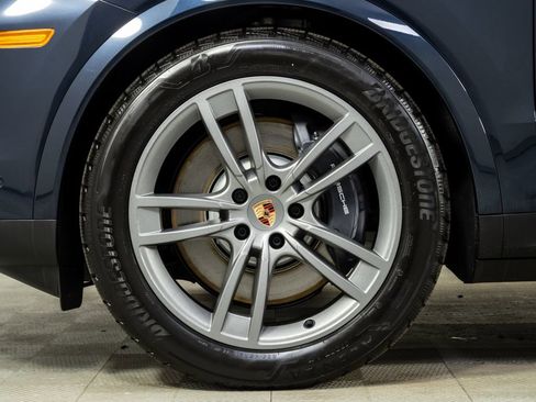 New 2026 Porsche Cayenne Base image 40