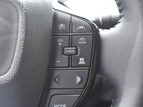 Used 2025 Toyota Prius XLE FWD image 21