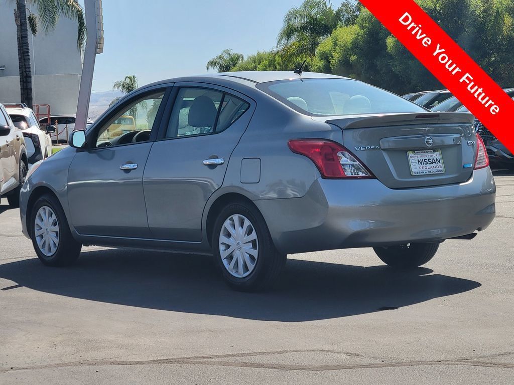 Used 2014 Nissan Versa SV FWD image 3