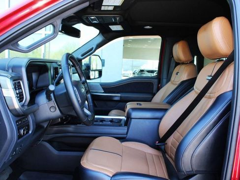 Used 2024 Ford F250 Platinum image 15