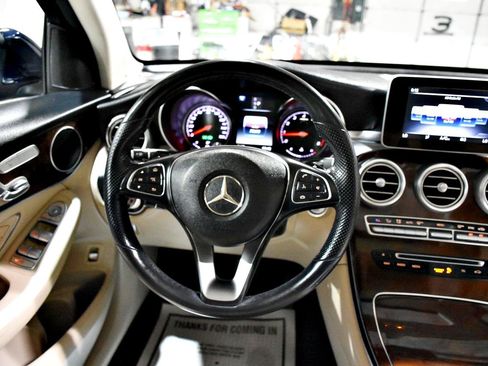 Used 2019 Mercedes-Benz GLC 300 4MATIC image 17