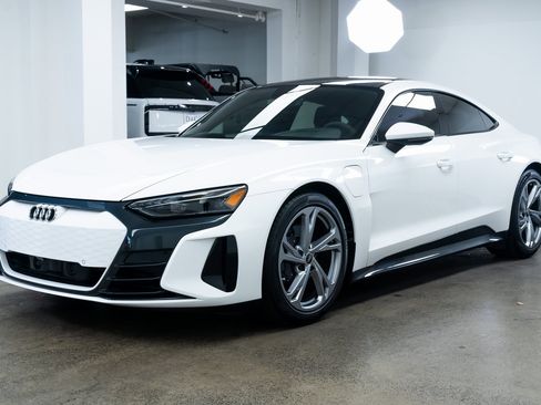 Used 2024 Audi e-tron GT Premium Plus image 3