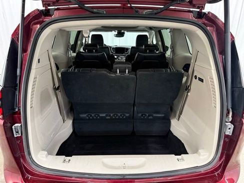 Used 2022 Chrysler Pacifica Limited image 26