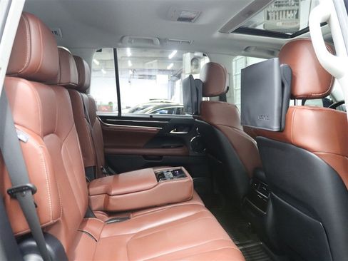 Used 2019 Lexus LX 570 4WD w/ Luxury Package image 26