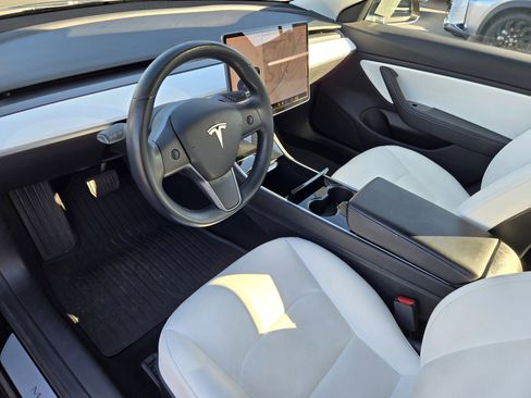 Used 2019 Tesla Model 3 Standard Range Plus image 10