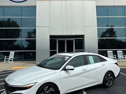 Used 2024 Hyundai Elantra SEL w/ Convenience Package