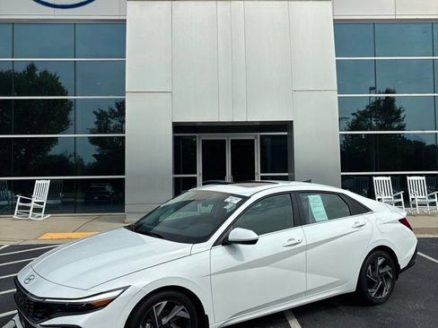 Used 2024 Hyundai Elantra SEL w/ Convenience Package FWD image 1