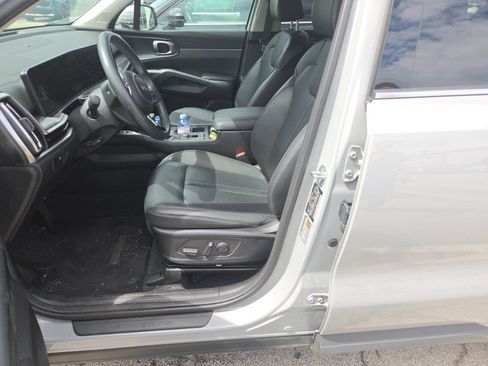 Certified 2025 Kia Sorento S w/ Panoramic Sunroof Package AWD/4WD image 7