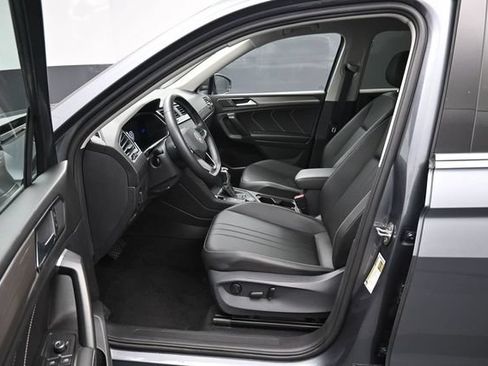 Used 2023 Volkswagen Tiguan SE AWD/4WD image 9