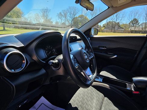 Used 2021 Nissan Kicks SV image 16