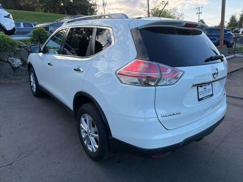 Used 2016 Nissan Rogue SV w/ SV Premium Package AWD/4WD image 2