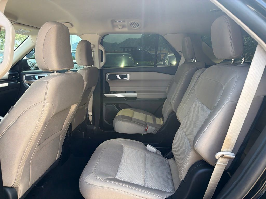 Used 2023 Ford Explorer XLT AWD/4WD image 19