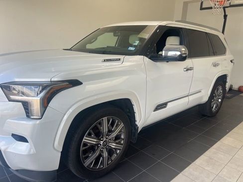 Used 2023 Toyota Sequoia Capstone RWD image 2