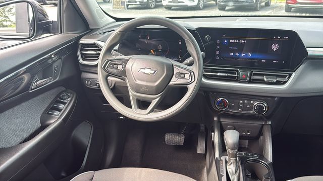 Used 2025 Chevrolet TrailBlazer LT AWD/4WD image 26