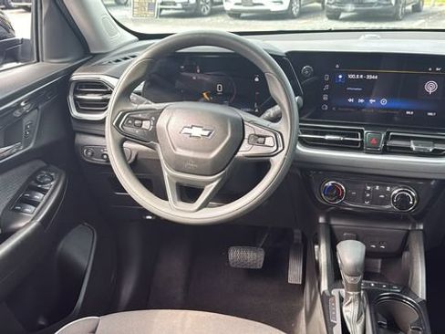 Used 2025 Chevrolet TrailBlazer LT AWD/4WD image 26