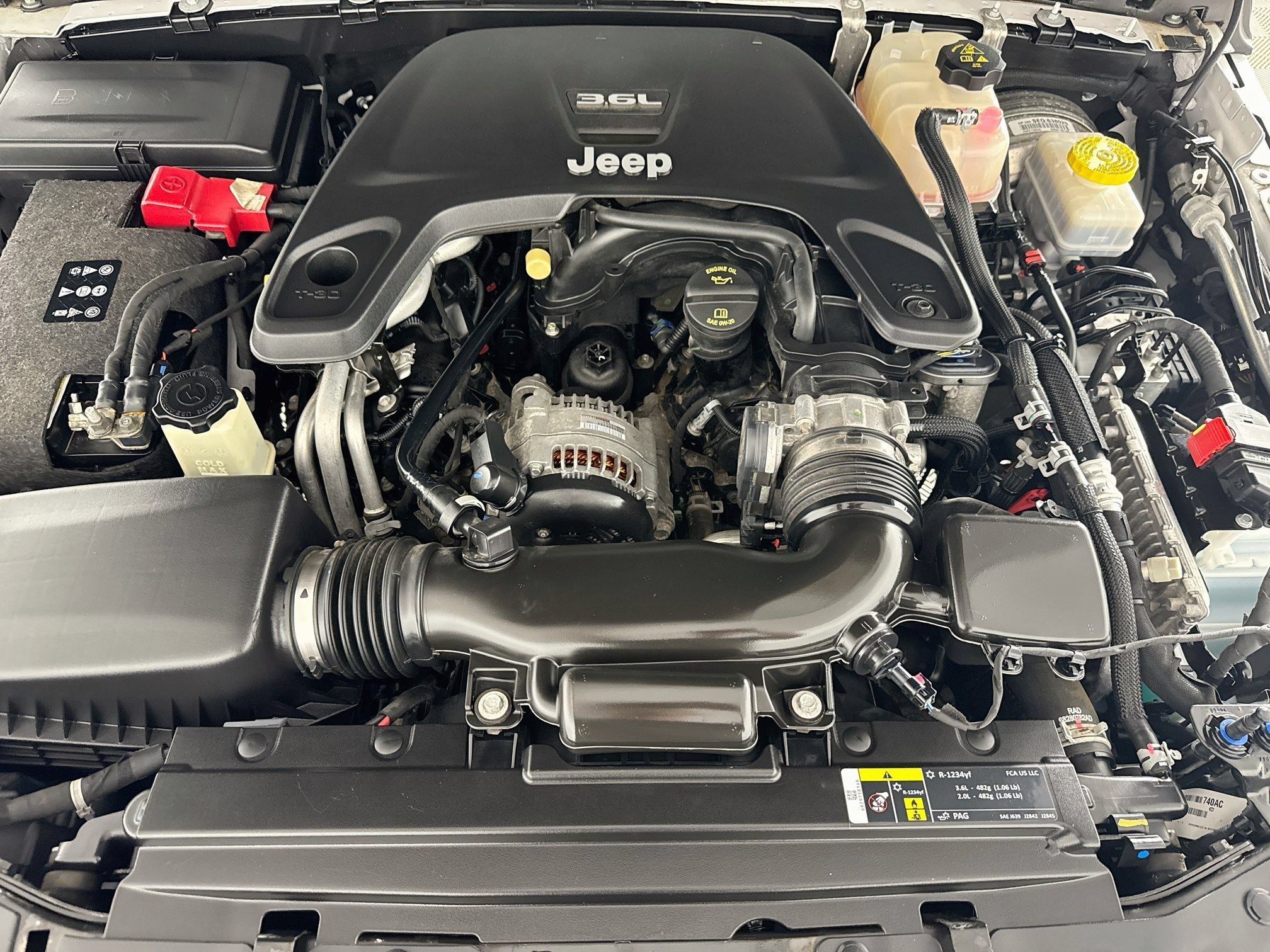 Used 2018 Jeep Wrangler Unlimited Sahara w/ Quick Order Package 24M Moab AWD/4WD image 10