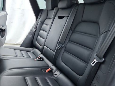 Used 2020 Porsche Macan Turbo image 36