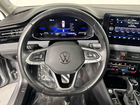 Used 2025 Volkswagen Jetta SE FWD image 11