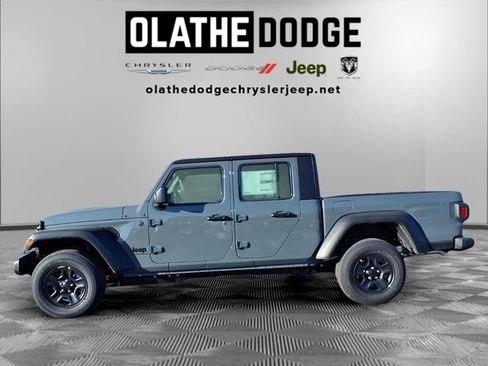 New 2026 Jeep Gladiator Sport image 17