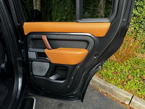 Used 2023 Land Rover Defender 130 X image 23