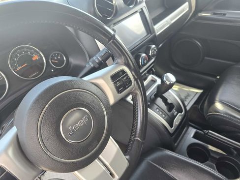 Used 2016 Jeep Compass Latitude image 14