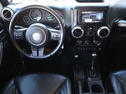 Used 2017 Jeep Wrangler Unlimited Sahara w/ Connectivity Group AWD/4WD image 22
