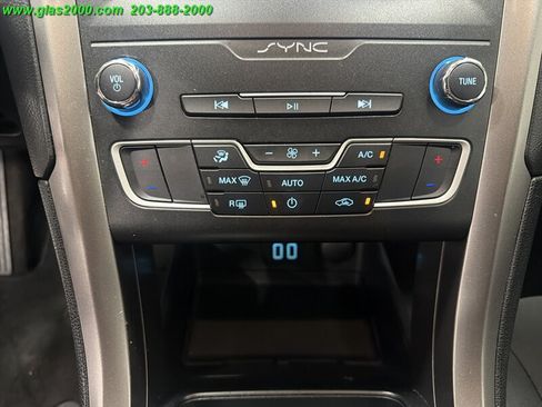 Used 2020 Ford Fusion SE FWD image 31