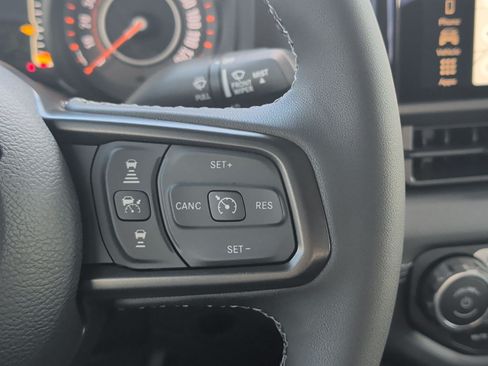 Used 2025 Jeep Gladiator Rubicon AWD/4WD image 15