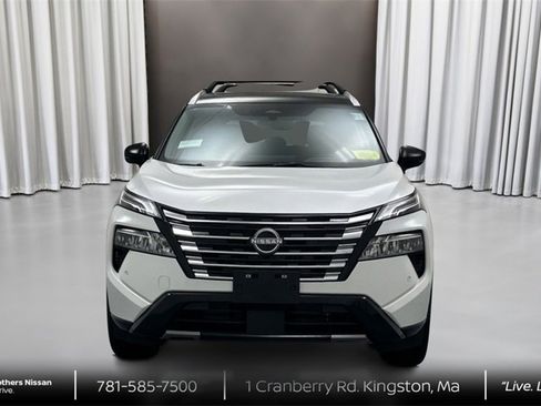 New 2026 Nissan Rogue Platinum image 2