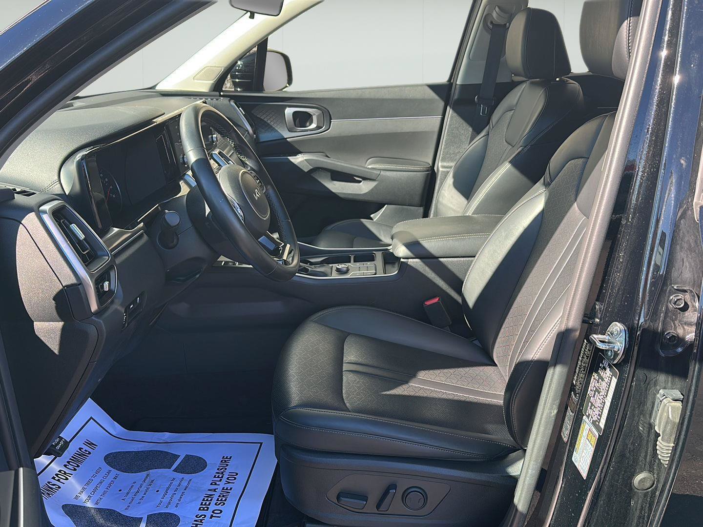 Used 2023 Kia Sorento S w/ Panoramic Sunroof Package FWD image 6