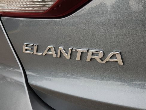 Used 2018 Hyundai Elantra Value Edition FWD image 8