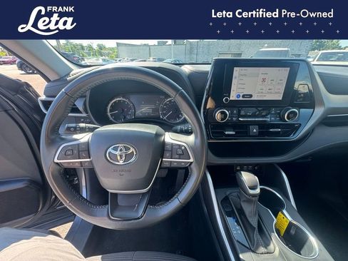 Used 2024 Toyota Highlander LE AWD/4WD image 19