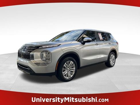 Used 2024 Mitsubishi Outlander ES image 1
