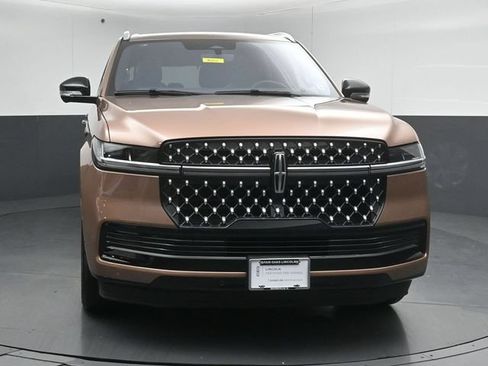 Certified 2025 Lincoln Navigator Black Label AWD/4WD image 2