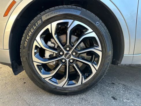 Used 2024 Lincoln Nautilus Reserve image 7